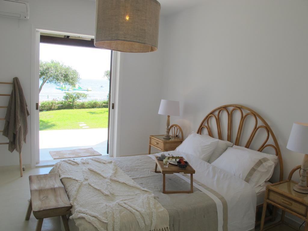 Seafront Calista Beach House With Garden Glifada Eksteriør billede