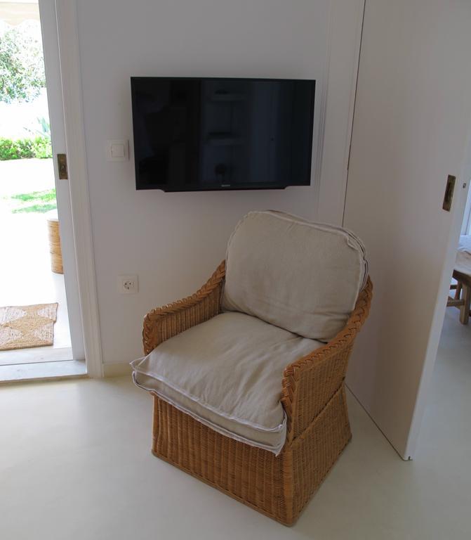 Seafront Calista Beach House With Garden Glifada Eksteriør billede