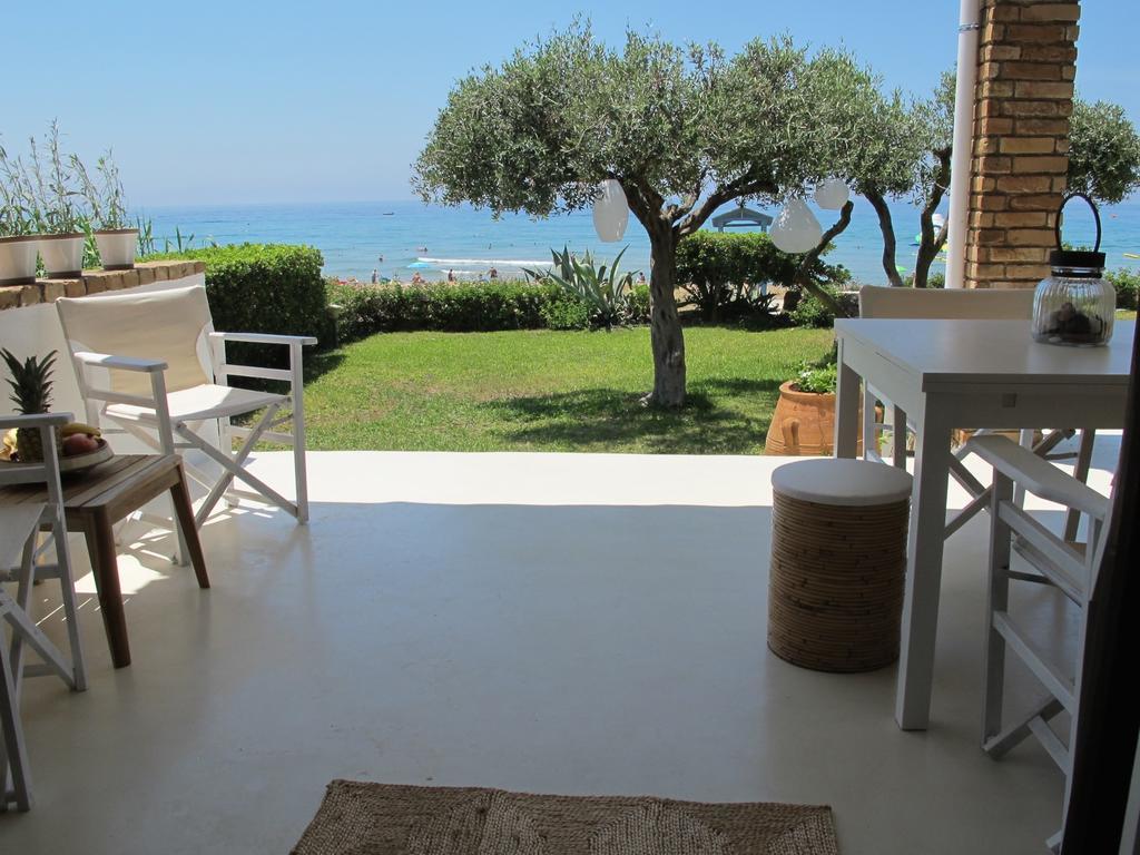 Seafront Calista Beach House With Garden Glifada Eksteriør billede