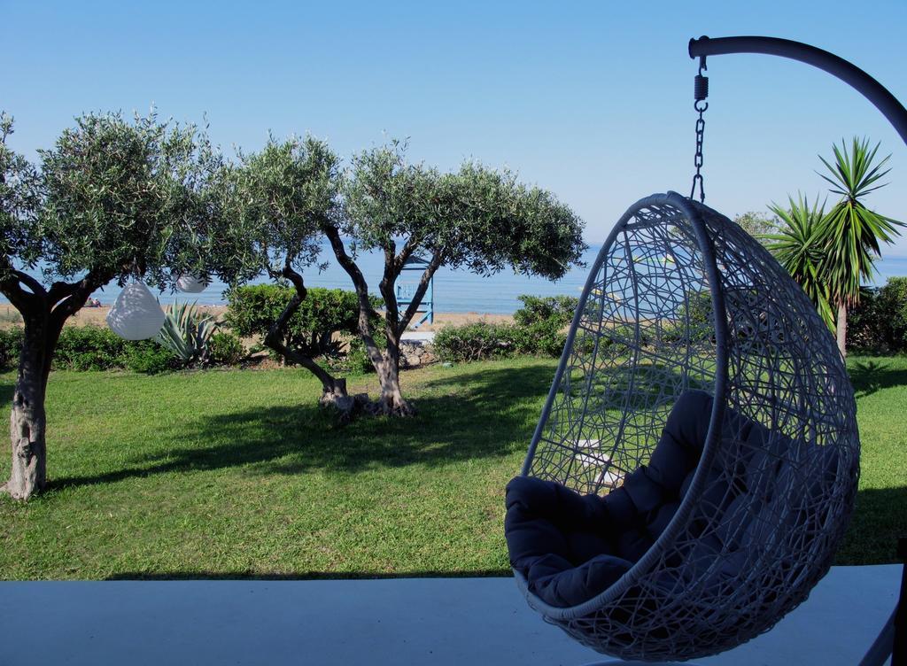 Seafront Calista Beach House With Garden Glifada Eksteriør billede