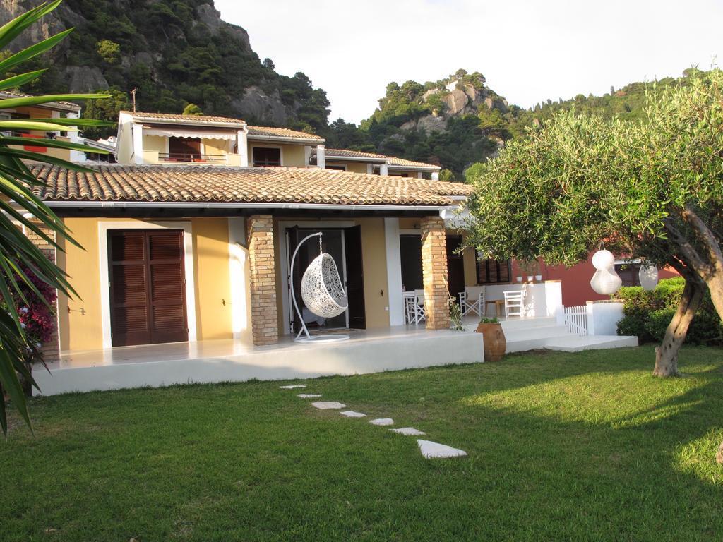 Seafront Calista Beach House With Garden Glifada Eksteriør billede