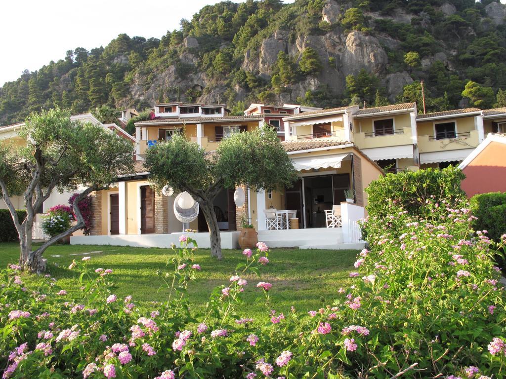 Seafront Calista Beach House With Garden Glifada Eksteriør billede