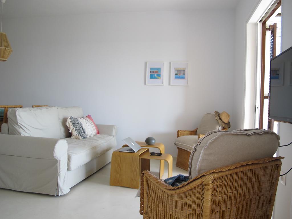 Seafront Calista Beach House With Garden Glifada Eksteriør billede