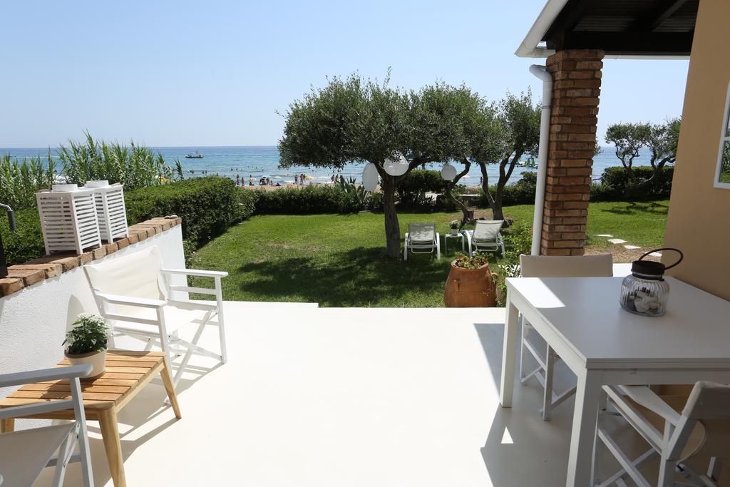 Seafront Calista Beach House With Garden Glifada Eksteriør billede