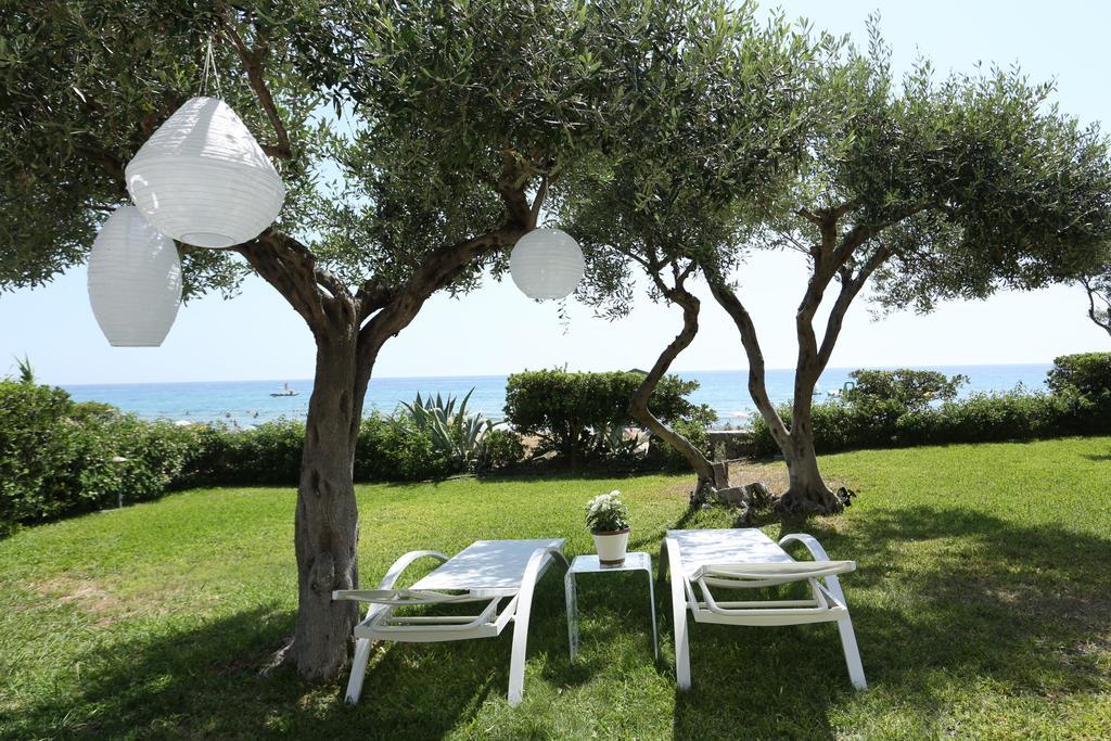 Seafront Calista Beach House With Garden Glifada Eksteriør billede